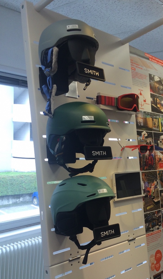 Smith ski helmets goggles displays 10