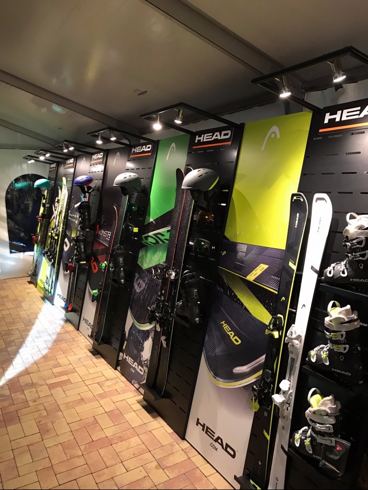 Head skis snowboard boots displays 2