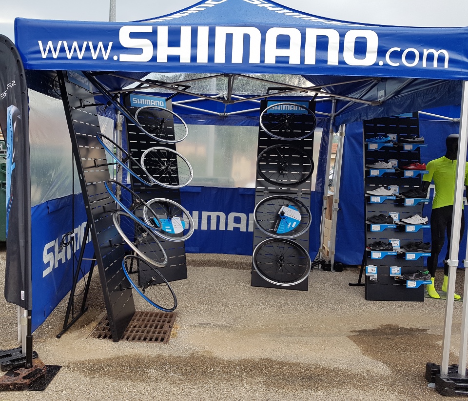 Shimano cycle wheels shoes displays 3