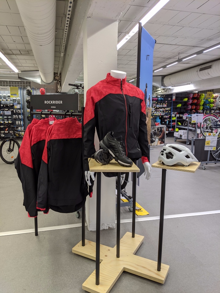 Decathlon cycle textile and accessories displays 3