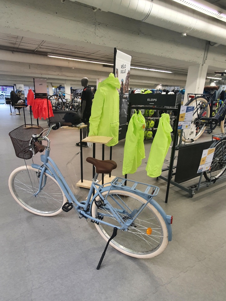Decathlon cycle textile and accessories displays 13