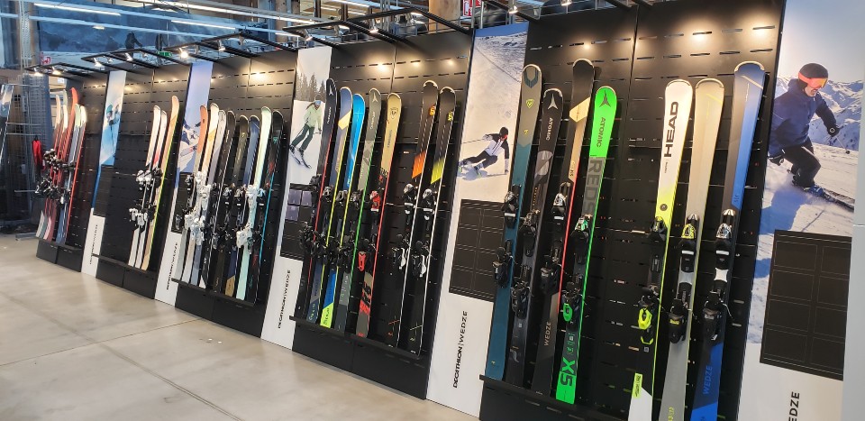 Ski Showroom Decathlon Passy displays 2