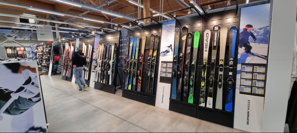 Ski Showroom Decathlon Passy displays 3