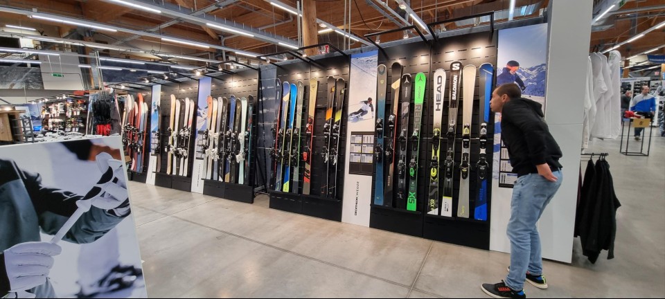 Ski Showroom Decathlon Passy displays 4