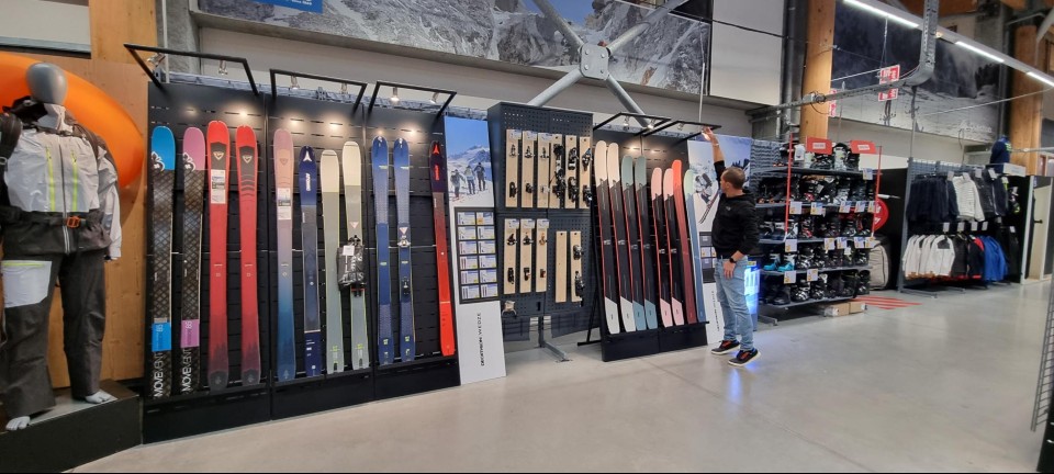 Ski Showroom Decathlon Passy displays 6