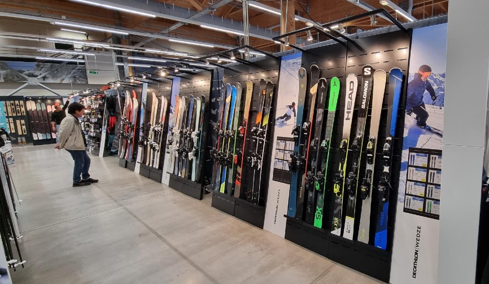 Ski Showroom Decathlon Passy displays 7