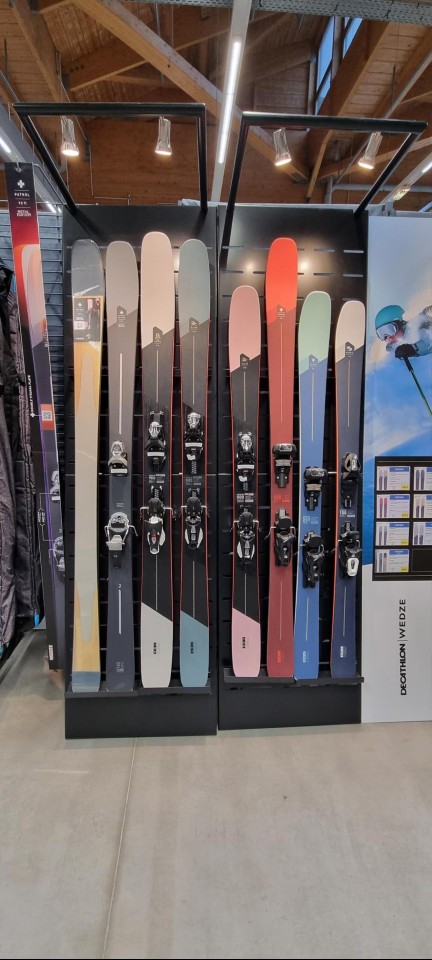 Ski Showroom Decathlon Passy displays 8