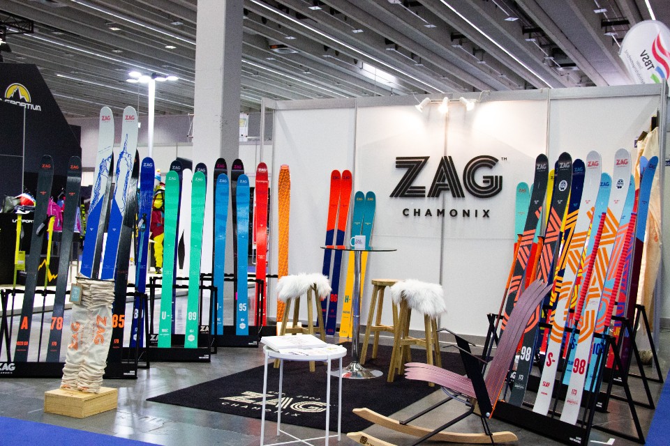 Zag skis displays 3