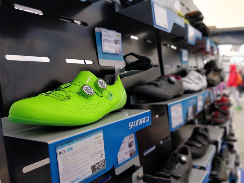 Shimano cycle wheels shoes displays 5