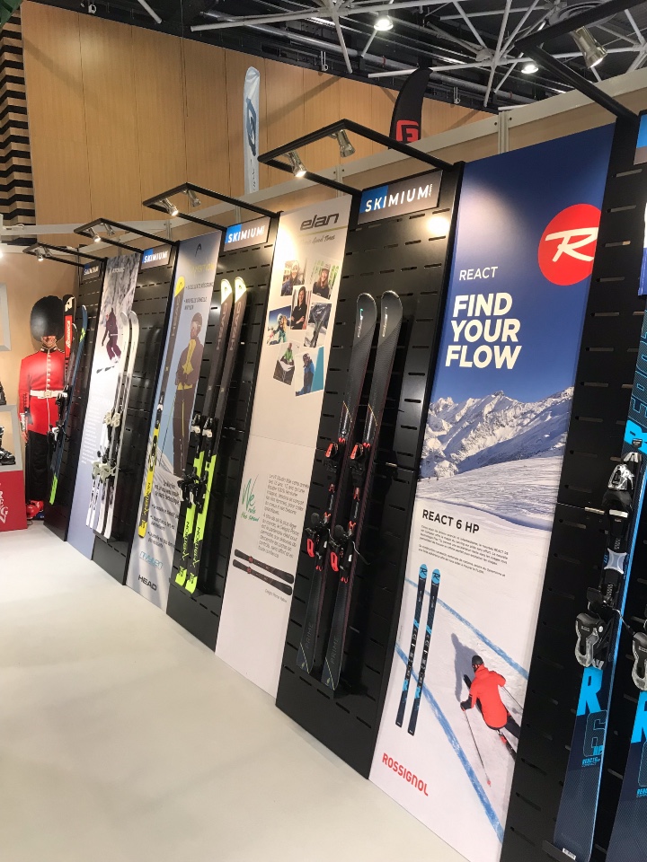 Skimium skis shoes displays 5