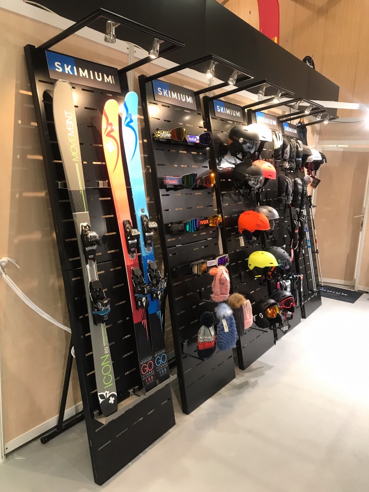 Skimium skis shoes displays 6