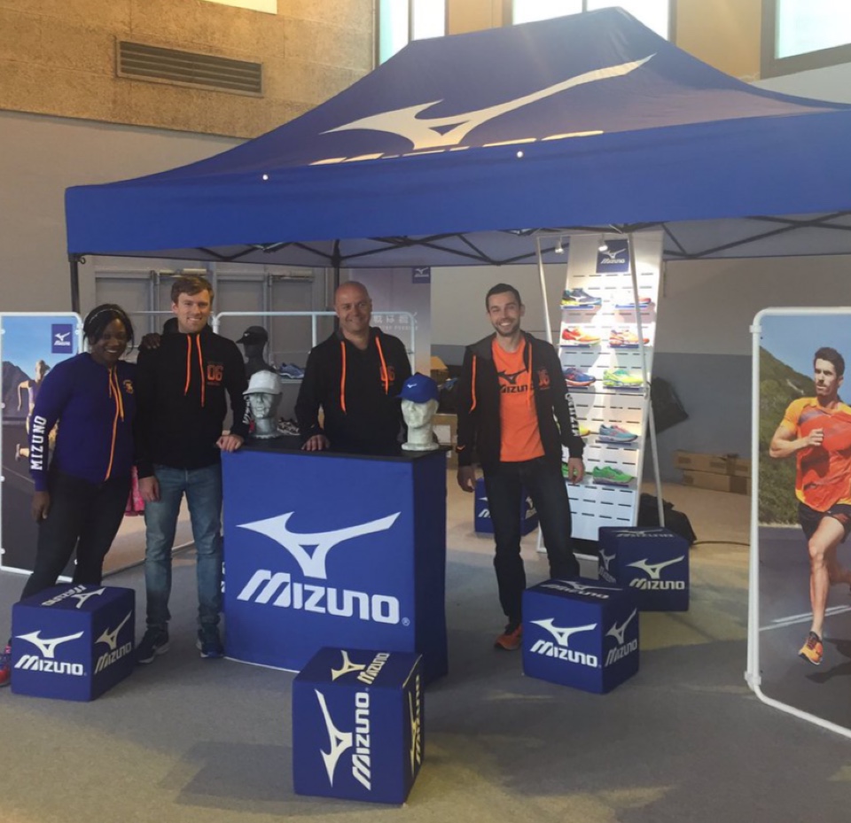 Mizuno shoes displays 1