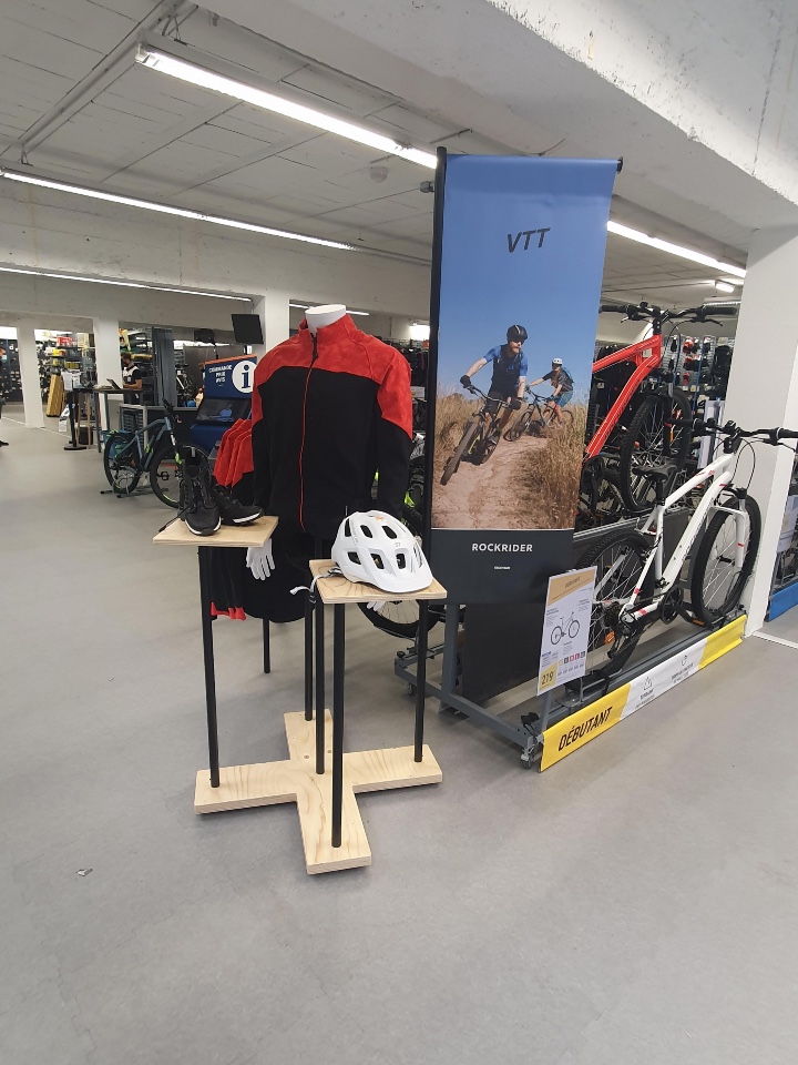 Decathlon cycle textile and accessories displays 9