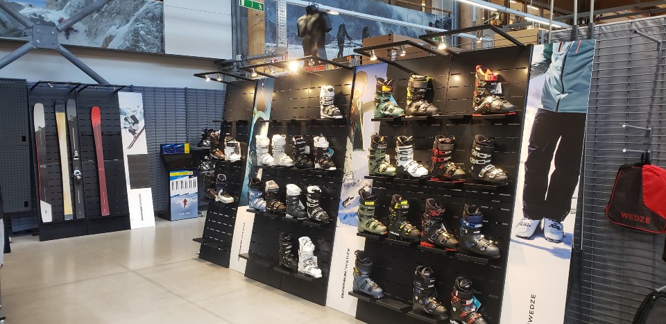 Ski Showroom Decathlon Passy displays 1