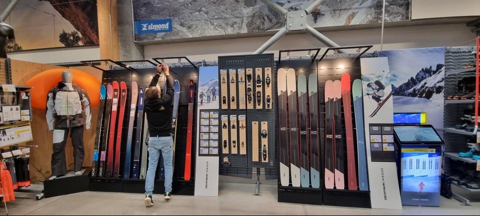 Ski Showroom Decathlon Passy displays 5