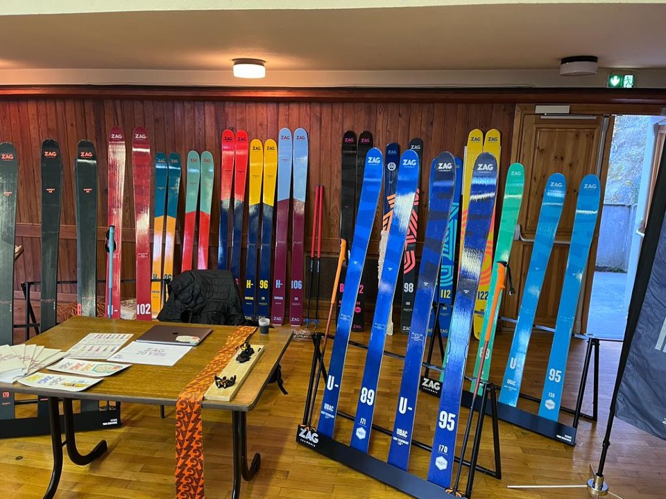 Zag skis displays 1