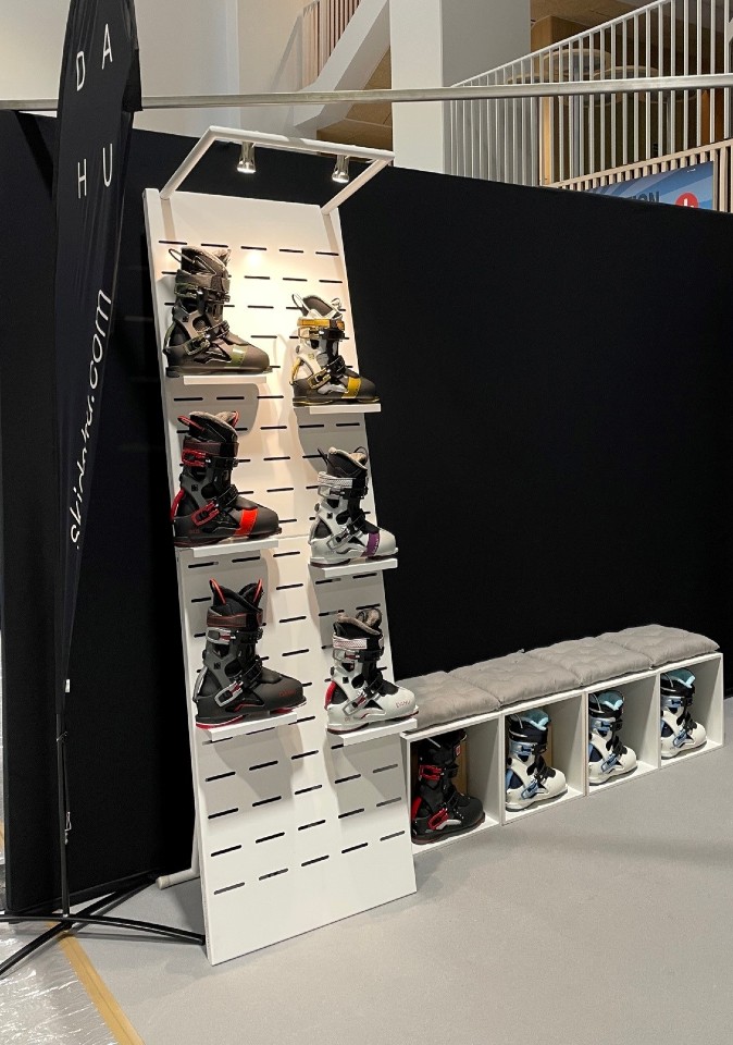 Dahu ski shoes display 1