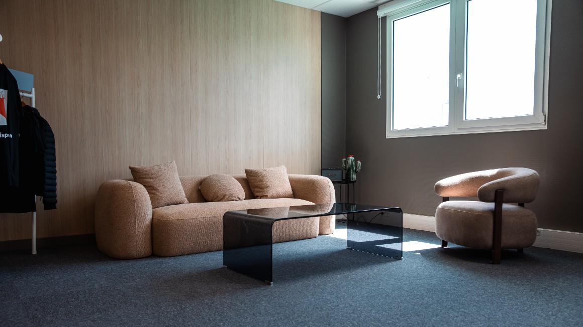 Rent our X.Light Showroom 15