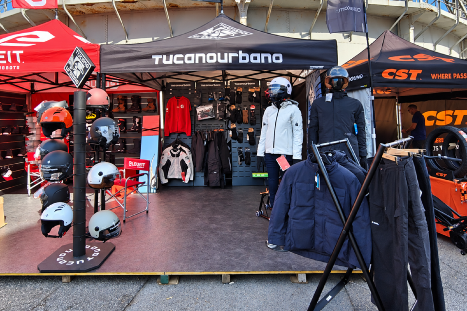 Mandelli: a modular display solution showcasing multiple cycling brands