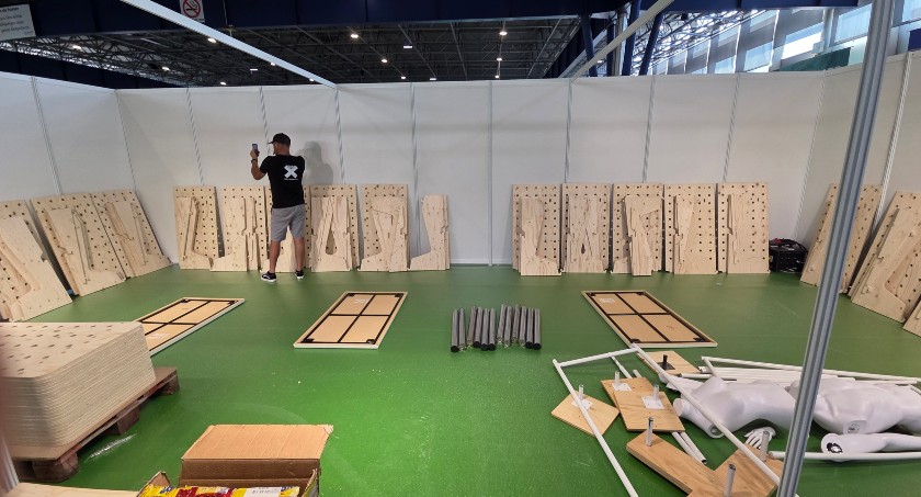 X.Light creates a turnkey exhibition stand for Cotopaxi and Teva at Sport-Achat Été